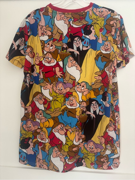 Disney Tops - Disney Multicolor Snow White & Dwarfs All-Over Graphic Tee size adult large